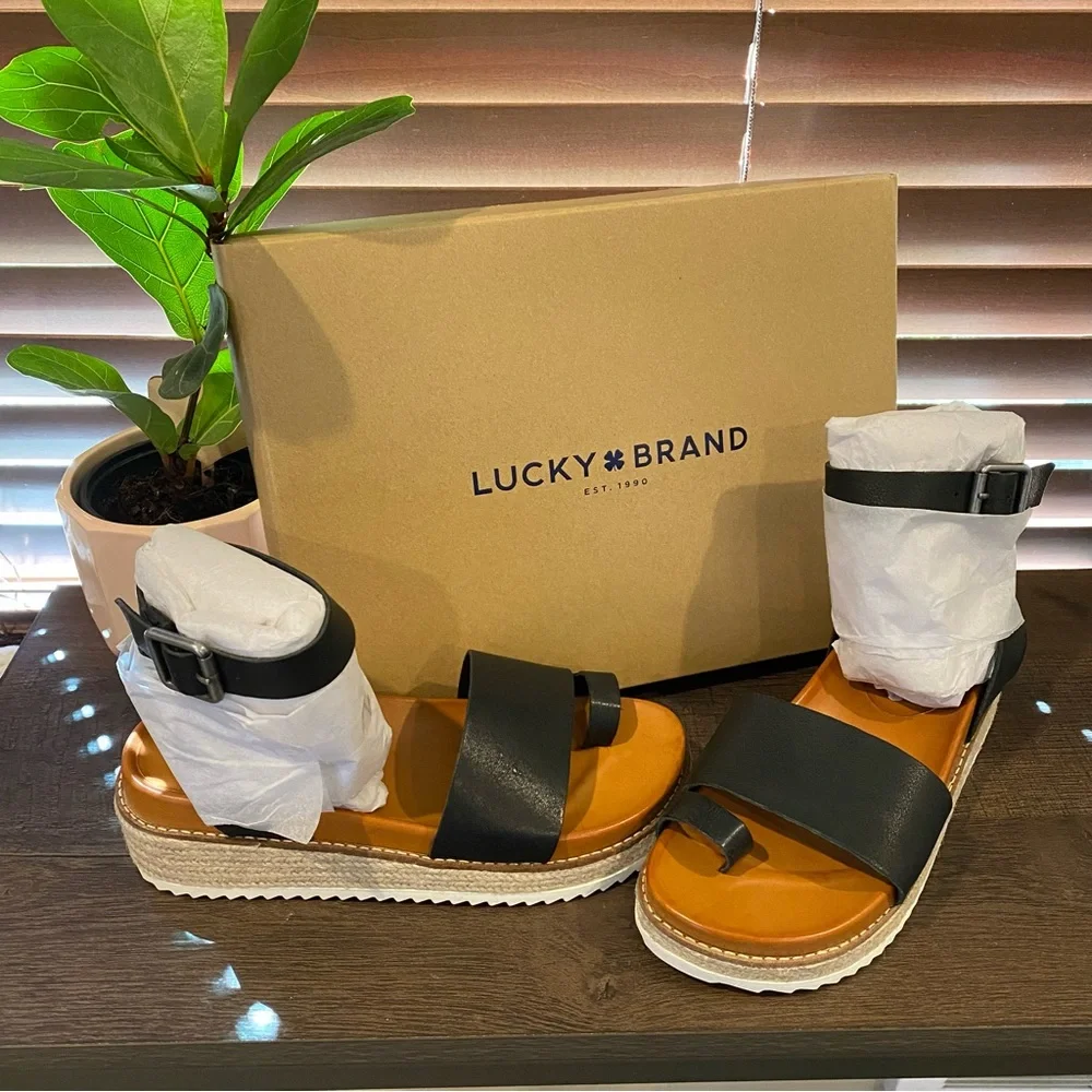 NIB Lucky Brand Women's Itolva Wedge Sandal in Black - US size 6M - Picture 2 of 8